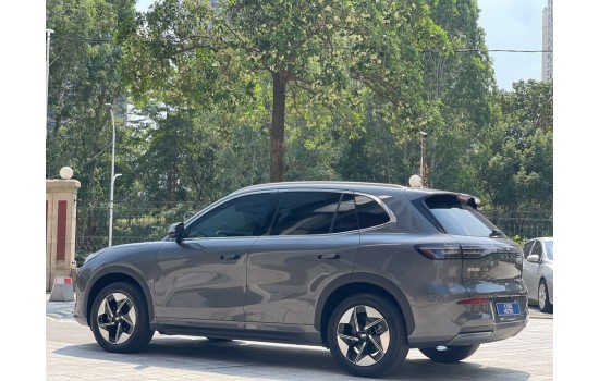 Geely Galaxy E5 2WD, 2025 (7), модель 2026 года, пробег 15 тысяч км